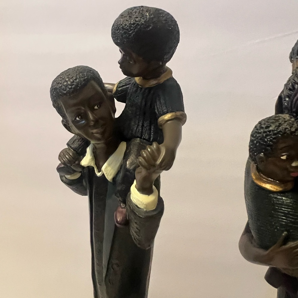 Vintage Enesco Mahogany Princess "The Gathering" family figurine set - Picture 2 of 12